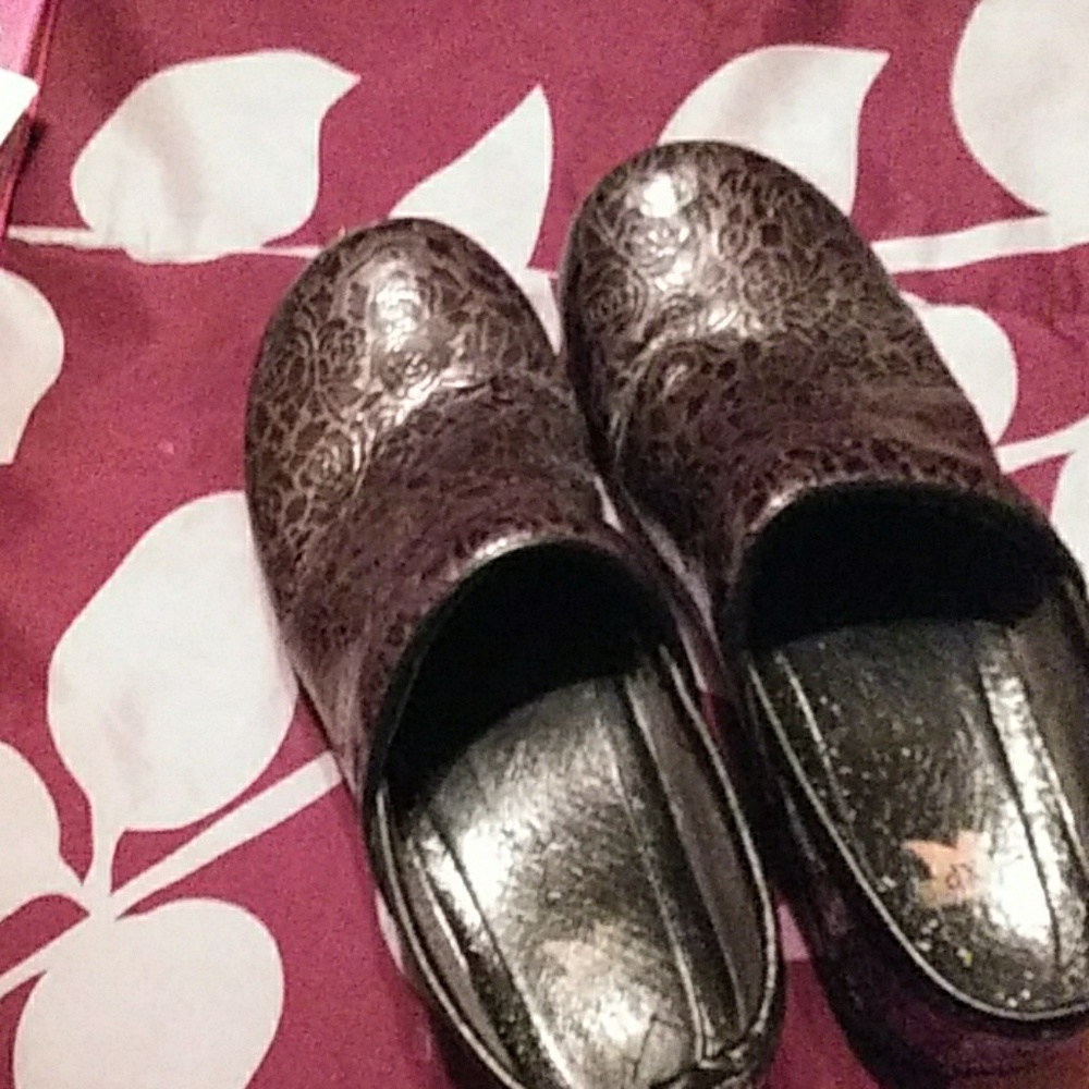 Dansko slip resistant clogs